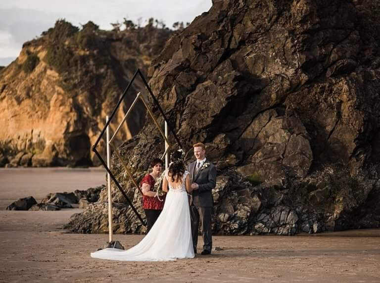 Minimalist-Geometric-Arbor-Oregon-Coast-Elopement, adventure elopement, intimate wedding
