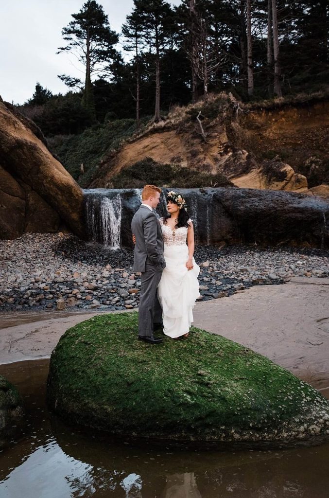 Minimalist-Geometric-Arbor-Oregon-Coast-Elopement