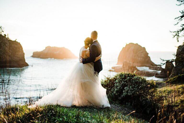 oregon coast elopement, adventure elopement photographer