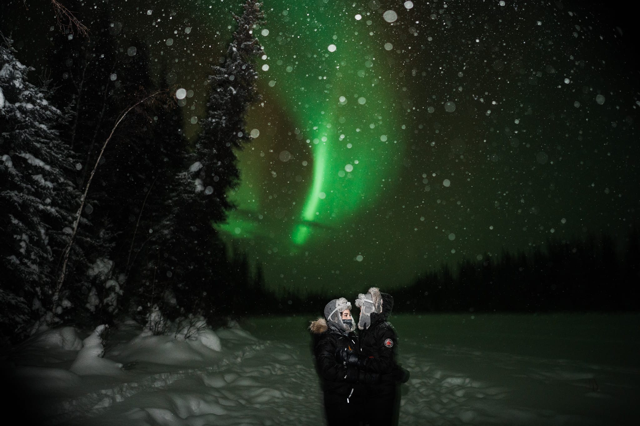 northern lights elopement in alaska