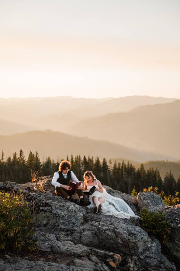 Umpqua national forest sunset elopement, bookworm elopement
