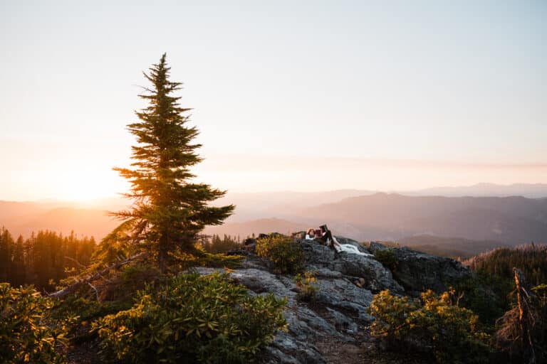 Lakeside Intimate Wedding + Sunset Clifftop Read in the Umpqua National Forest